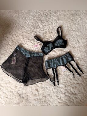 What Katie Did Black Lace & Aqua Bra, Garter Belt & Shorts Lingerie 34DD/US8 NWT
